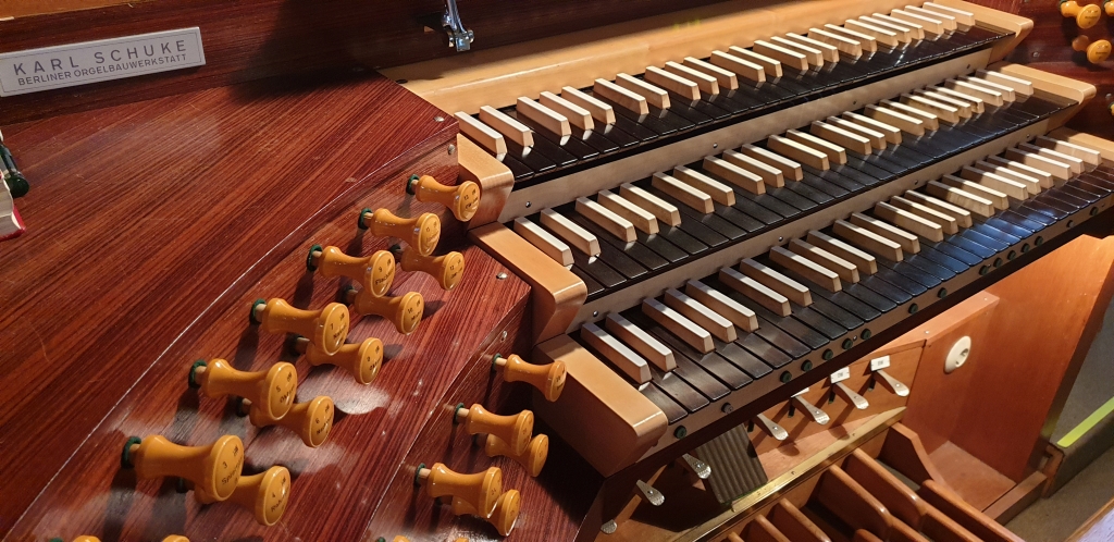 Schuke-Orgel der Dreikönigskirche Frankfurt | Orgeltisch 