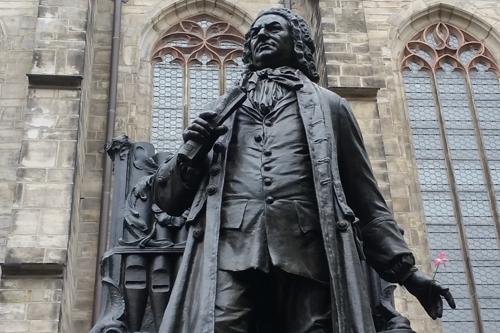 Bach-Denkmal vor der Thomaskirche in Leipzig